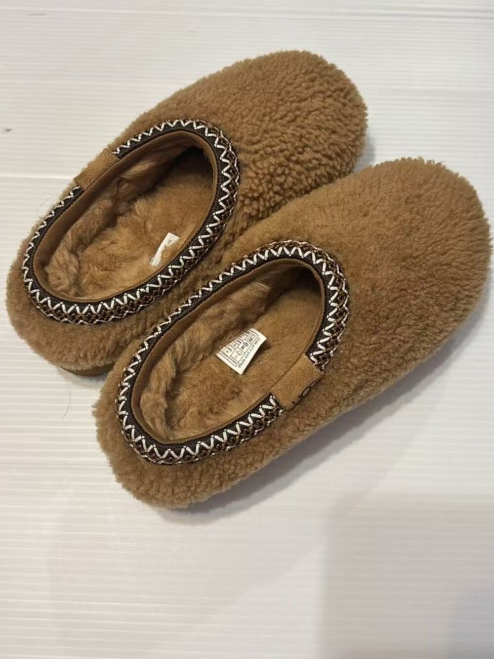 NWOT UGG WOMEN'S Tasman Maxi Curly Slippers Brown 6